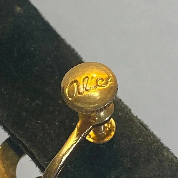 ALICE SCREW BACK EARRINGS IN GOLD - Picture 5 of 10